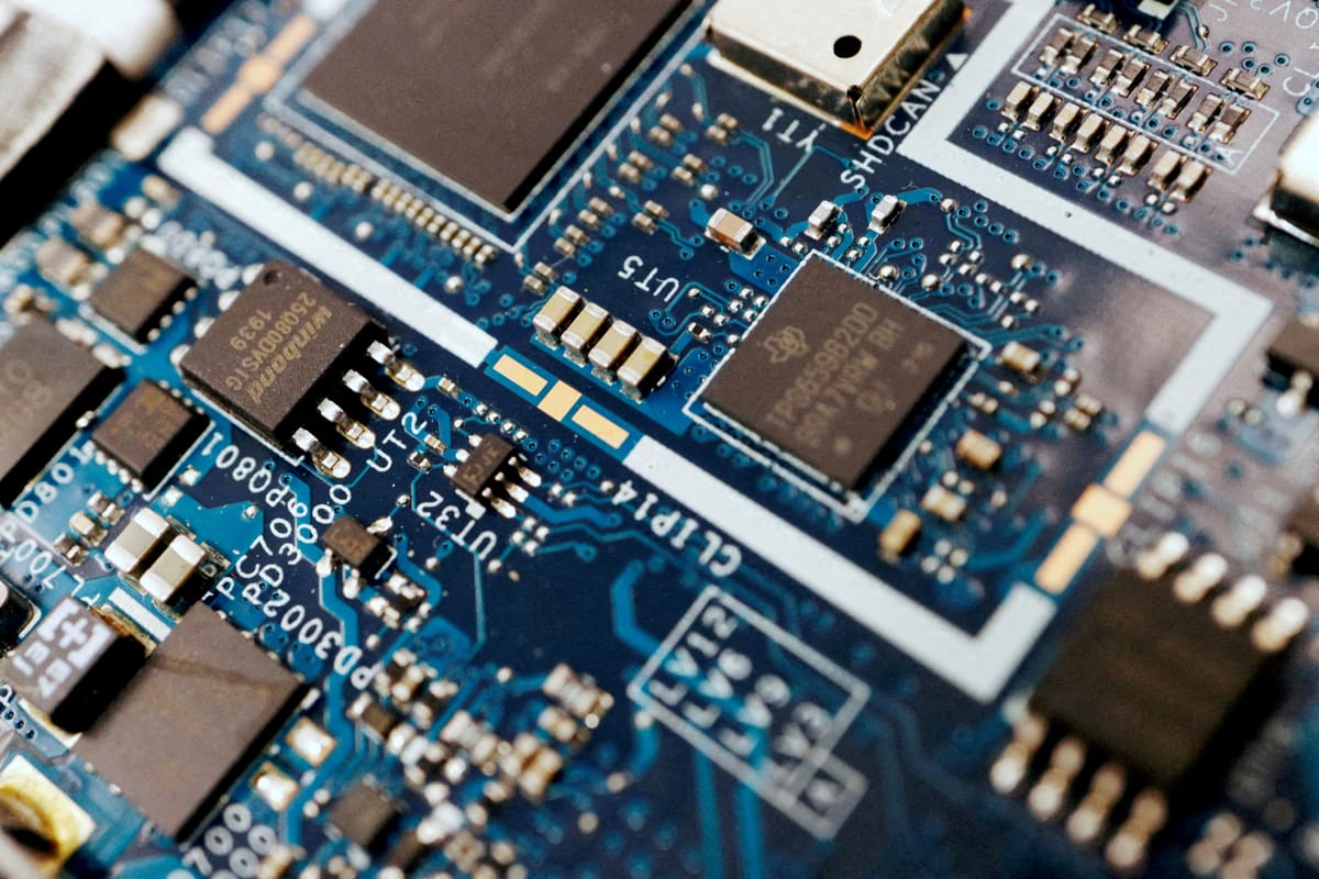US Blocks Tech Exports to China: What's Going On?