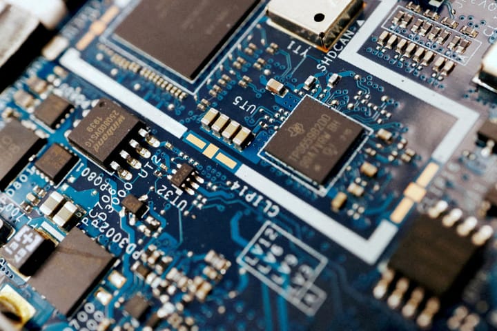 US Blocks Tech Exports to China: What's Going On?